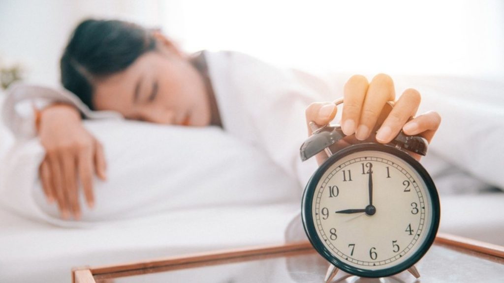 Manfaat Tidur Cukup 8 Jam untuk Wajah Lebih Cantik Berseri