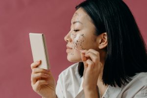 Memilih Skincare untuk Kulit Kering, Berikut Tipsnya