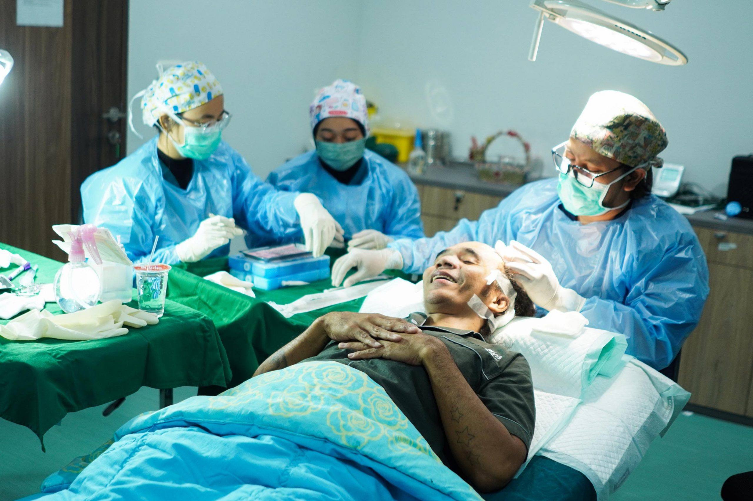 transplantasi rambut kaka slank