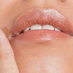Pentingnya Menjaga Kelembaban Bibir Sebelum Tidur