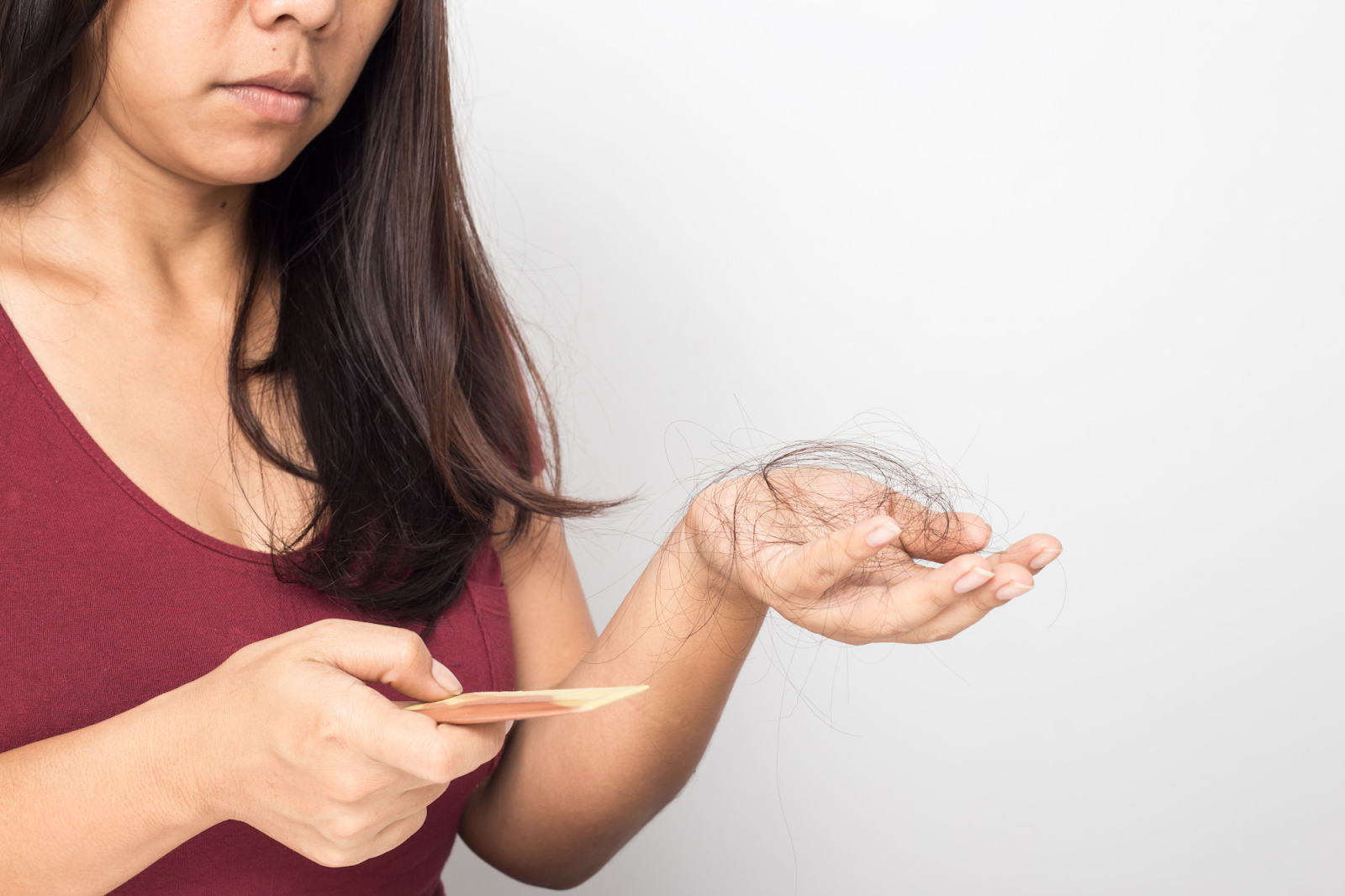 penyebab rambut rontok parah pada wanita