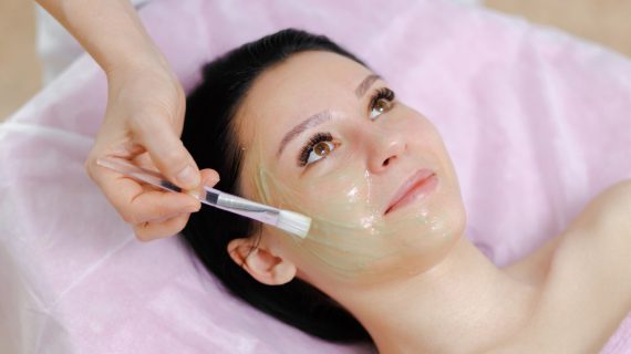 Chemical Peeling: Apa Itu, Manfaat, dan Prosesnya yang Perlu Diketahui