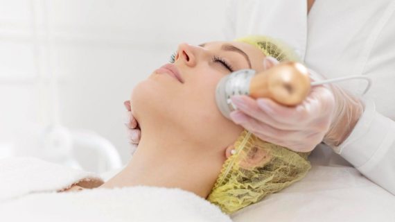 Ingin Kulit Lebih Cerah, Kencang, dan Segar? Coba Face Rejuvenation!