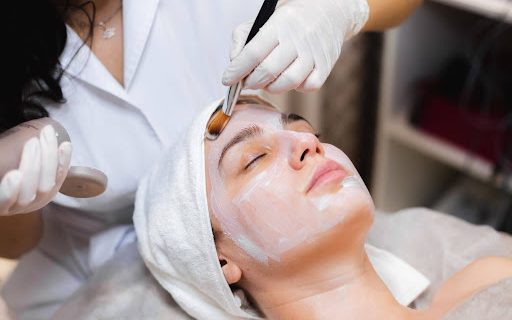 Kenapa Facial Wajah Penting untuk Kesehatan Kulit? Ini Penjelasannya