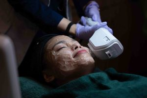 Laser Kulit Aman Gak Sih? Ini Fakta Medis yang Perlu Anda Tahu