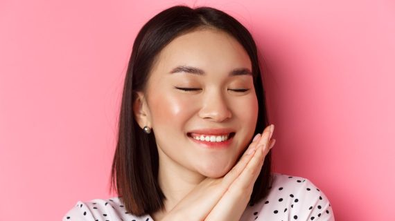 Glowing Maksimal Tanpa Filter? Intip Trik Perawatan Kulit Ini