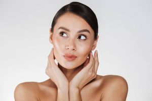 Tampil Lebih Percaya Diri dengan Wajah Tirus, Coba Tips Ini!