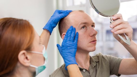 Dokter Mana yang Terbaik untuk Rambut? Ini Cara Menentukannya
