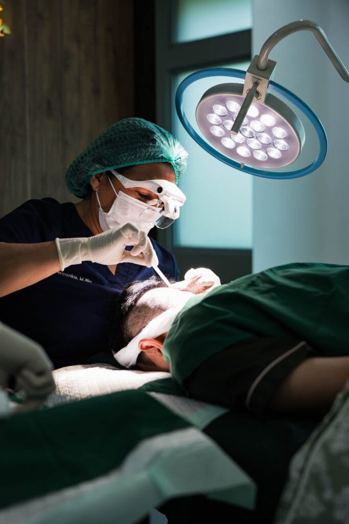 Prosedur Hair Transplant dengan metode DHI presisi di Farmanina Clinic